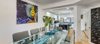 8 Mi to Jones Beach State Park! Cozy Home w/ Porch