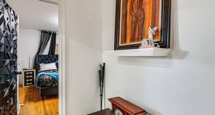 8 Mi to Jones Beach State Park! Cozy Home w/ Porch