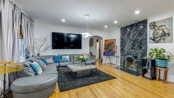 House (3 Bedrooms) | Front of property