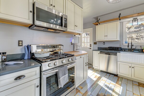 House (2 Bedrooms) | Interior