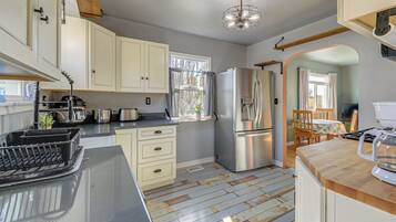 House (2 Bedrooms) | Interior