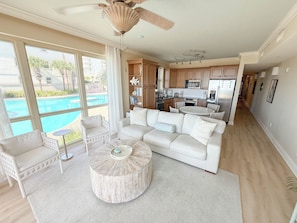 Smart TV - Beach Club 106B - 2 Bd, 2 Ba Condo -Private pool entrance, closest beach access! (Pensacola)