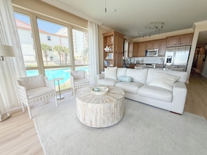 Smart TV - Beach Club 106B - 2 Bd, 2 Ba Condo -Private pool entrance, closest beach access! (Pensacola)