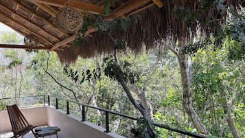 Departamento Confort, 2 habitaciones, alberca privada, vista al jardín | Terraza o patio