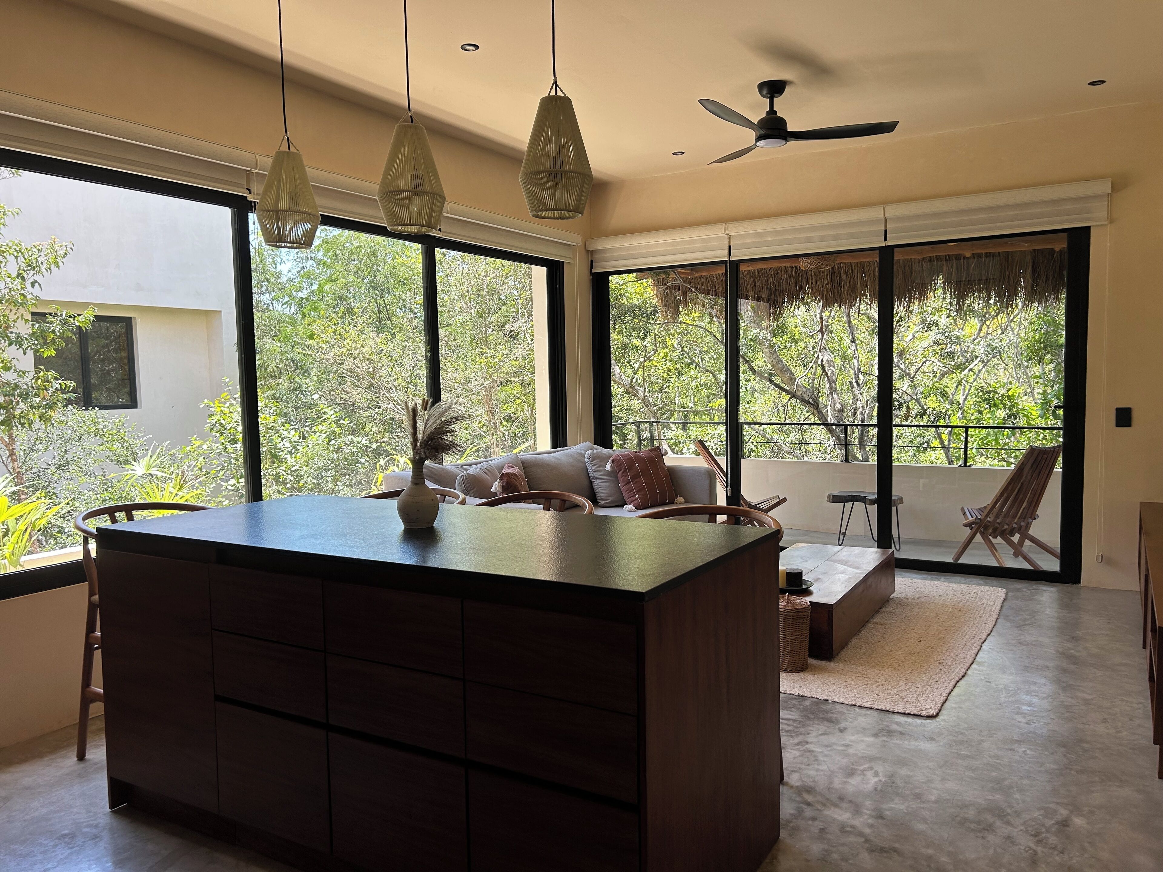 Departamento Confort, 2 habitaciones, alberca privada, vista al jardín | Cocineta privada