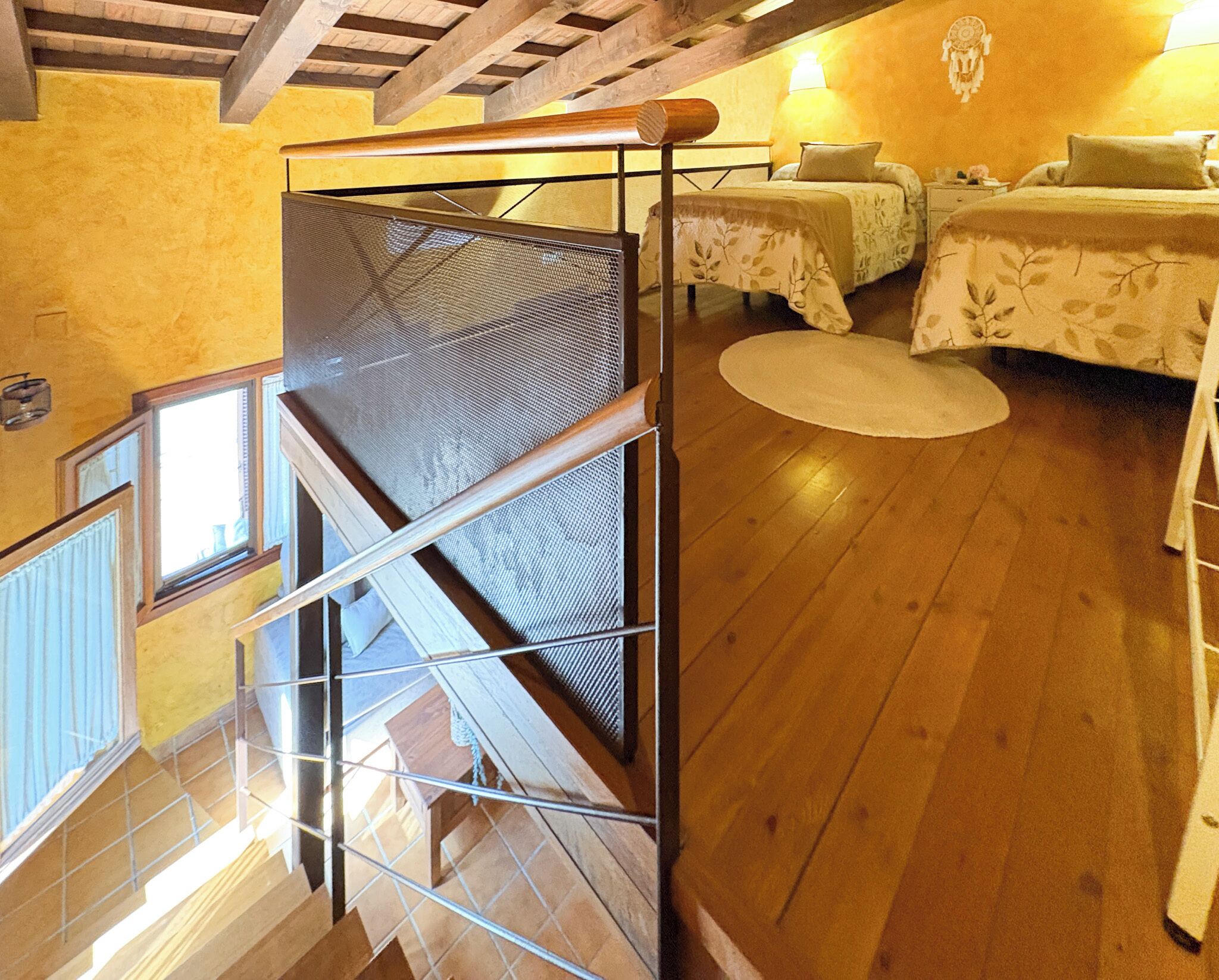 2 bedrooms, internet, bed sheets