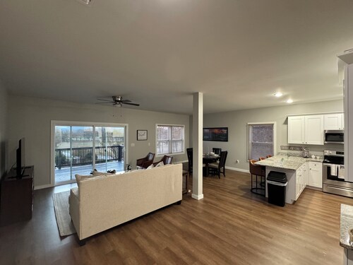 Fantastic 3-bedroom townhome with AC in Chatsworth