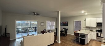 Fantastic 3-bedroom townhome with AC in Chatsworth