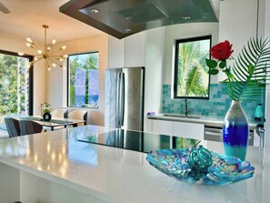 Apartment, 2 Bedrooms, Balcony, Garden View | Dining room