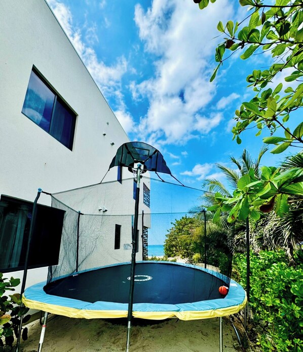 المنطقة المحيطة بالمنشأة