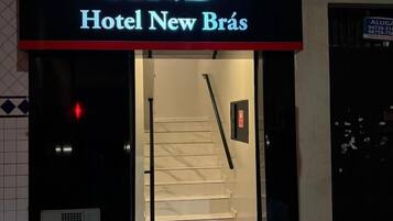 住宿正面 (夜晚)