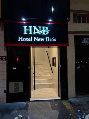 Front of property - evening/night - Hotel New Brás (São Paulo)