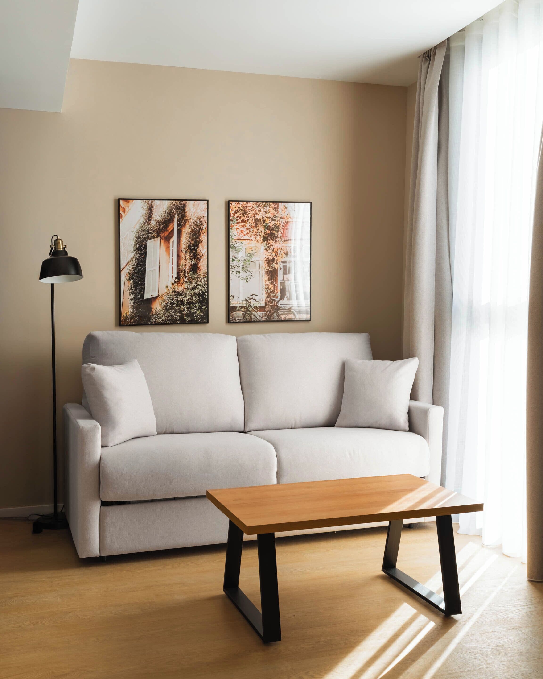 One-Bedroom Apartment with sofa bed | Oppholdsområde | En 50-tommers Flatskjerm-TV med kabel-kanaler