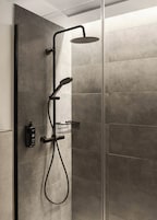 One-Bedroom Apartment with Terrace | Baño | Ducha, artículos de higiene personal ecológicos y secador de pelo