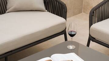 One-Bedroom Apartment with Terrace | Terraza o patio