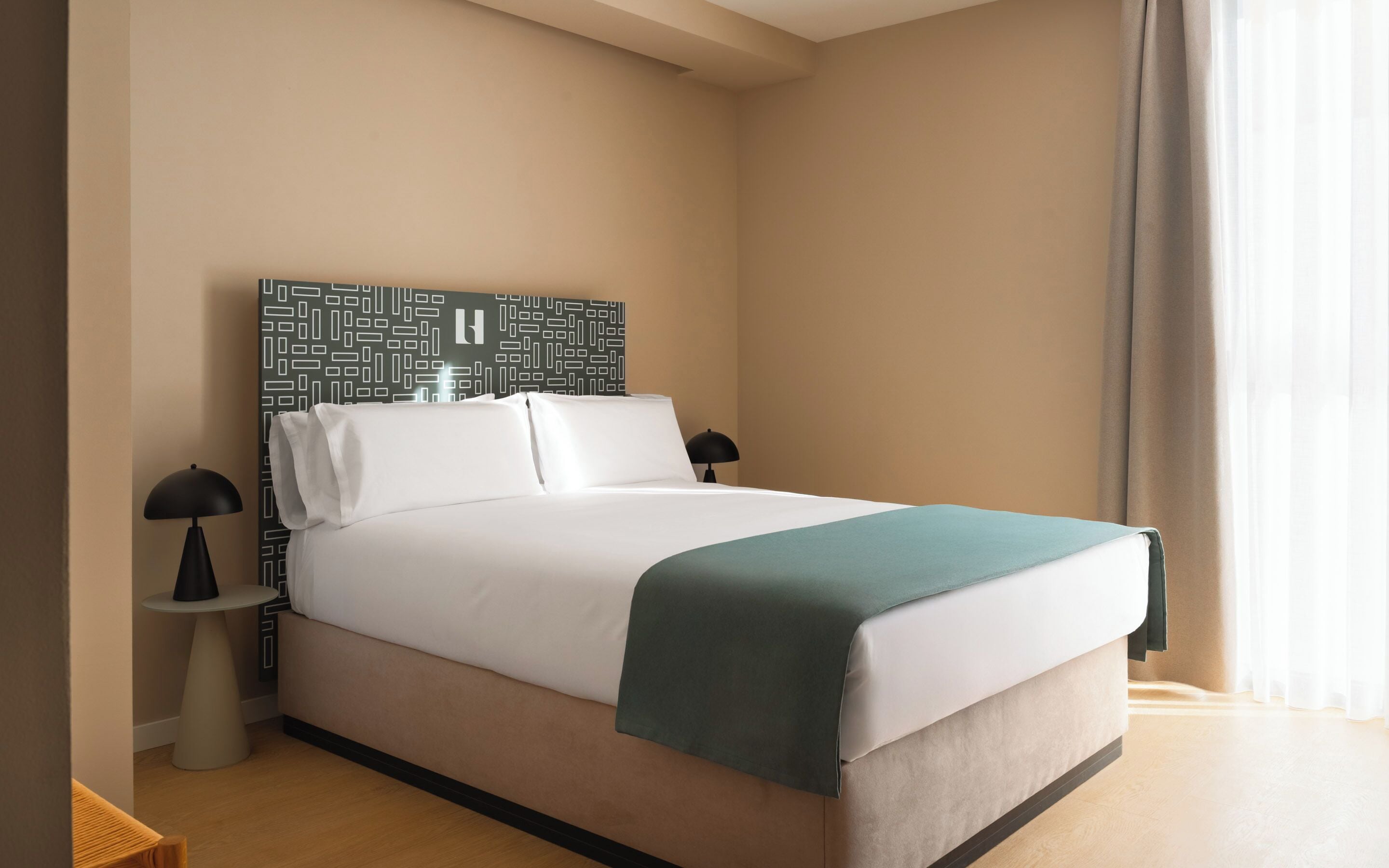 Studio with rooftop terrace | بديكورات فريدة لكل غرفة وطراز فريد لكل وحدة ومكتب