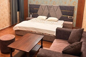 2 habitaciones, tabla de planchar con plancha, wifi y ropa de cama 