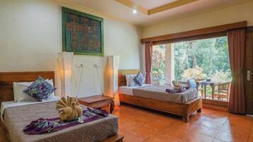 Kamar Twin Superior, balkon, pemandangan kolam renang | Meja kerja dan Wi-Fi gratis