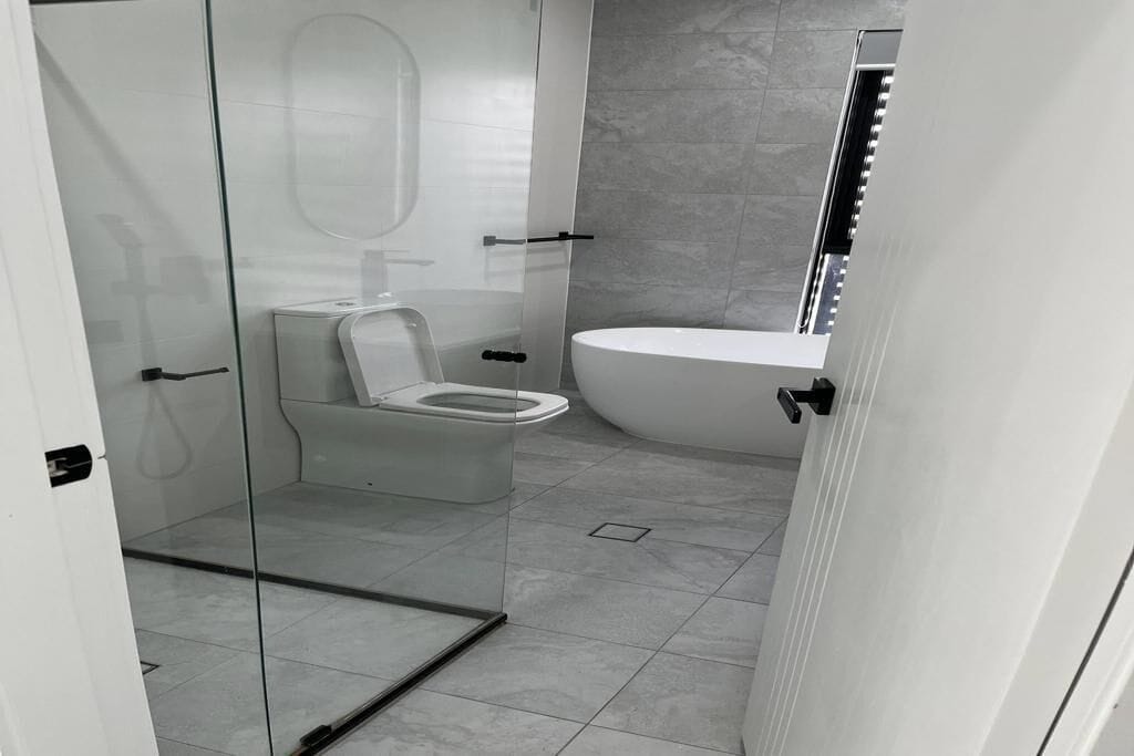 Pyyhkeet, saippua, vessapaperi