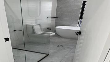 Asciugamani, sapone, carta igienica