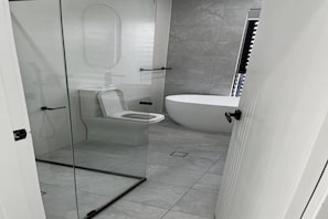 Asciugamani, sapone, carta igienica