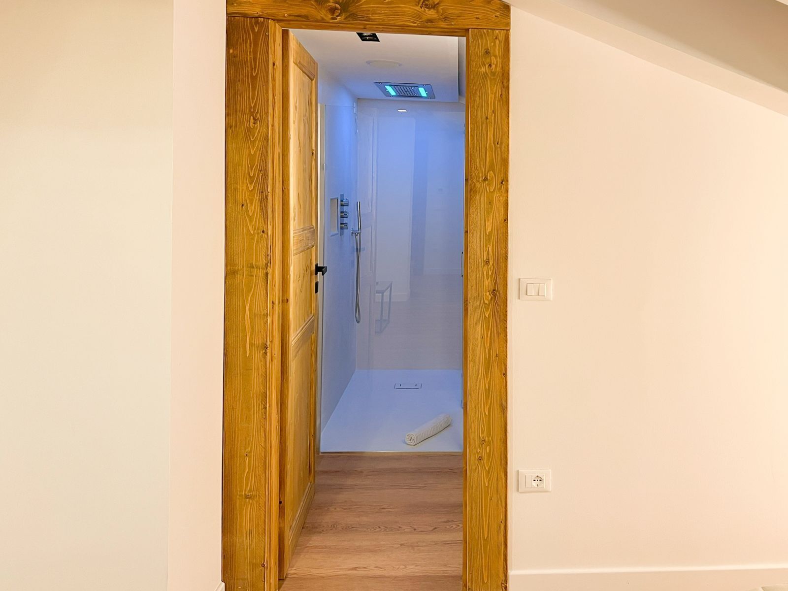 Dusche, Haartrockner, Bidet, Handtücher