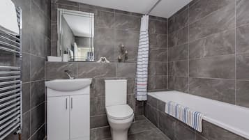 Deep soaking tub, towels