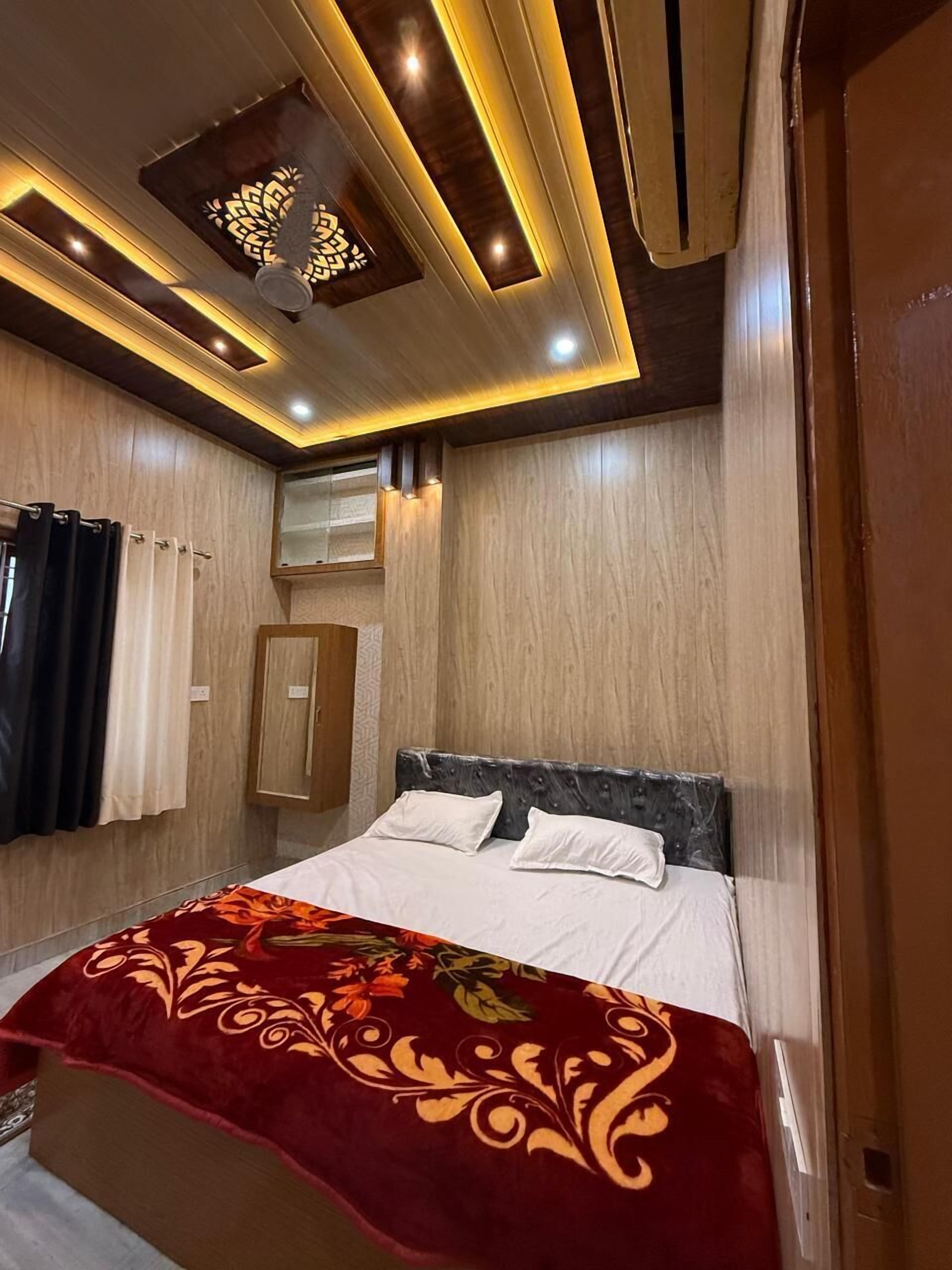 Deluxe Studio, Park View | Bathroom | Towels, soap, shampoo, toilet paper