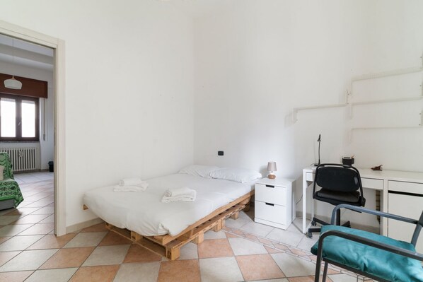 2 chambres, fer et planche Ă repasser
