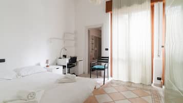 2 chambres, fer et planche à repasser