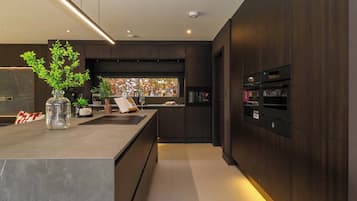 Dishwasher, cookware/dishes/utensils