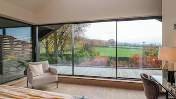 4 bedrooms, individually decorated, individually furnished, free WiFi