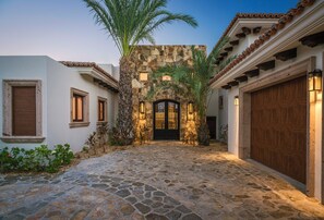 Exterior detail - Oceanview Luxury Villa w/ Heated Pool, Jacuzzi & Beach Club Access (San Jose del Cabo)