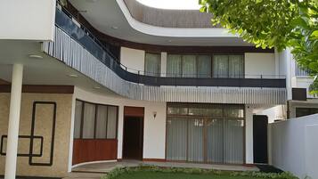 Façana frontal de l'allotjament