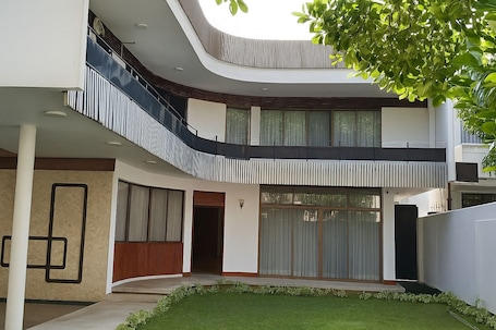 Fachada de la propiedad