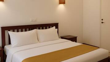 Habitació doble o amb dos llits individuals Deluxe | Escriptori i espai de treball apte per a portàtils