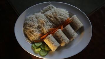 Tägliches kontinentales Frühstück (12 USD pro Person)