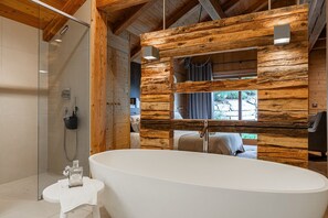 Shower, hair dryer, towels - Chalet Belliou (La Salle-les-Alpes)