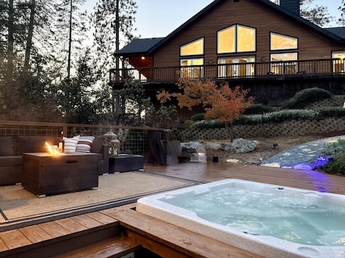 Elegant Blackwood Grove by Casa Oso