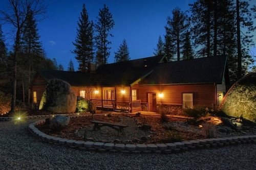 Elegant Blackwood Grove by Casa Oso