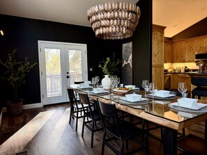 3 bedrooms - Elegant Blackwood Grove by Casa Oso (Mariposa)