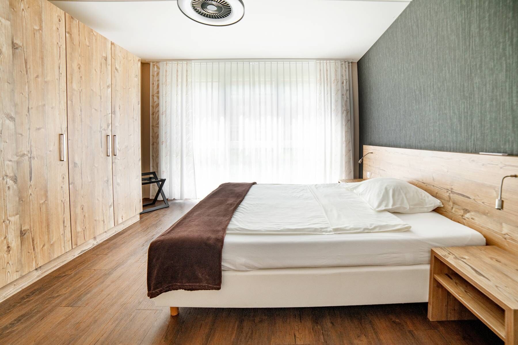 客房內保險箱、遮光布/窗簾、隔音、熨斗/熨衣板