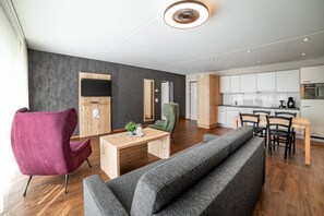 Zimmersafe, Verdunkelungsvorhänge, schallisolierte Zimmer