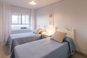 3 bedrooms, iron/ironing board, bed sheets - Le Dorat 38 Apartment (Santillana del Mar)