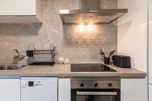 Fridge, microwave, oven, stovetop - Le Dorat 38 Apartment (Santillana del Mar)
