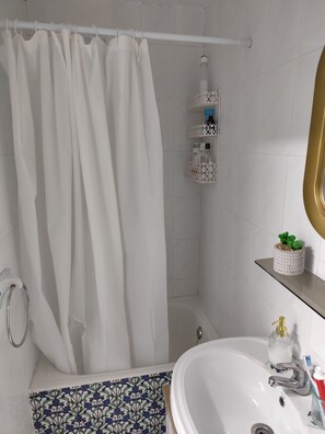 Hair dryer, towels, soap, toilet paper - Casa Julieta (Viver)
