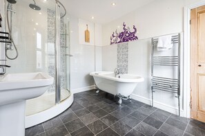Shower, hair dryer, towels - Finest Retreats - Falcon Retreat (Whitby)