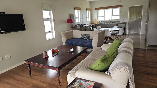 TV - 5 sleeper cottage for resting and enjoying family time (Malkerns)