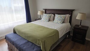 Desk, iron/ironing board, free WiFi, bed sheets - 5 sleeper cottage for resting and enjoying family time (Malkerns)