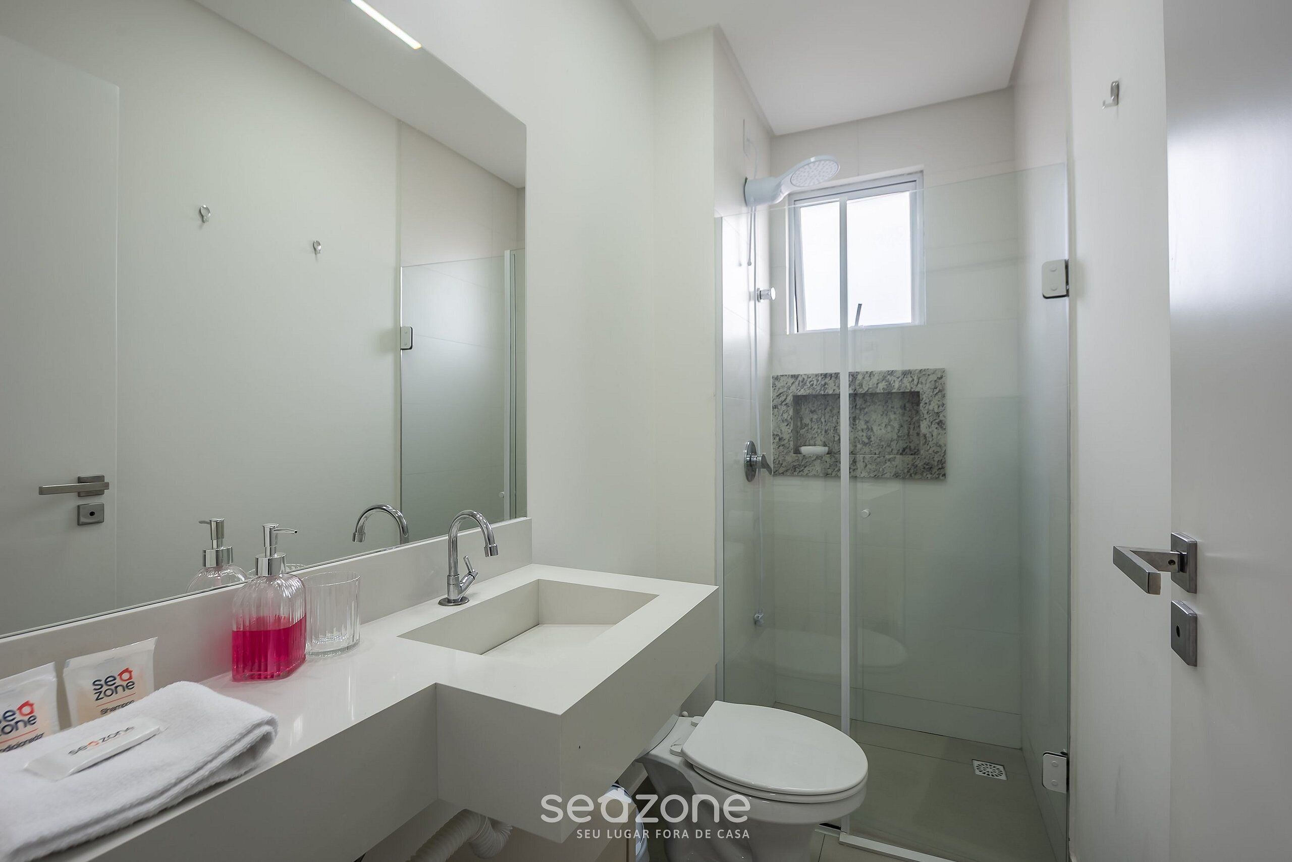 Basic Apartment | Bathroom